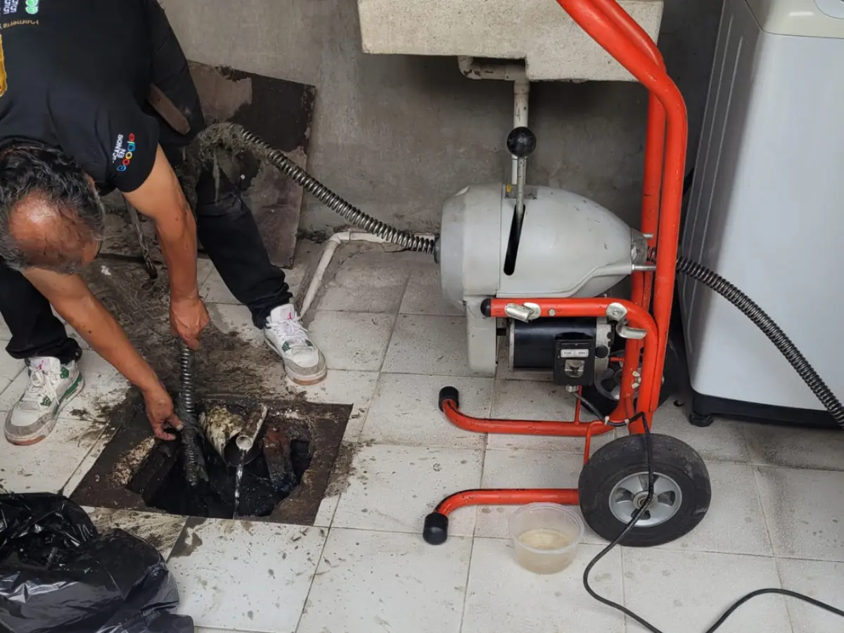 Desazolve de drenajes de baño en CDMX